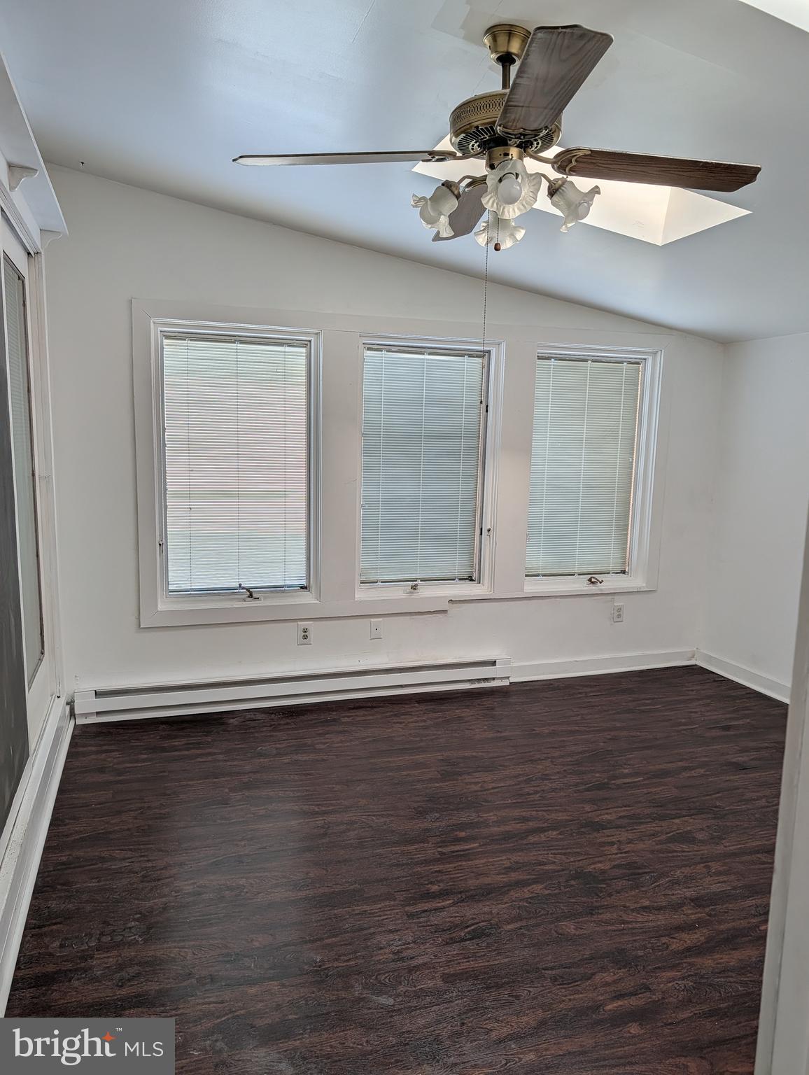 YORKVILLE - Commercial Sale