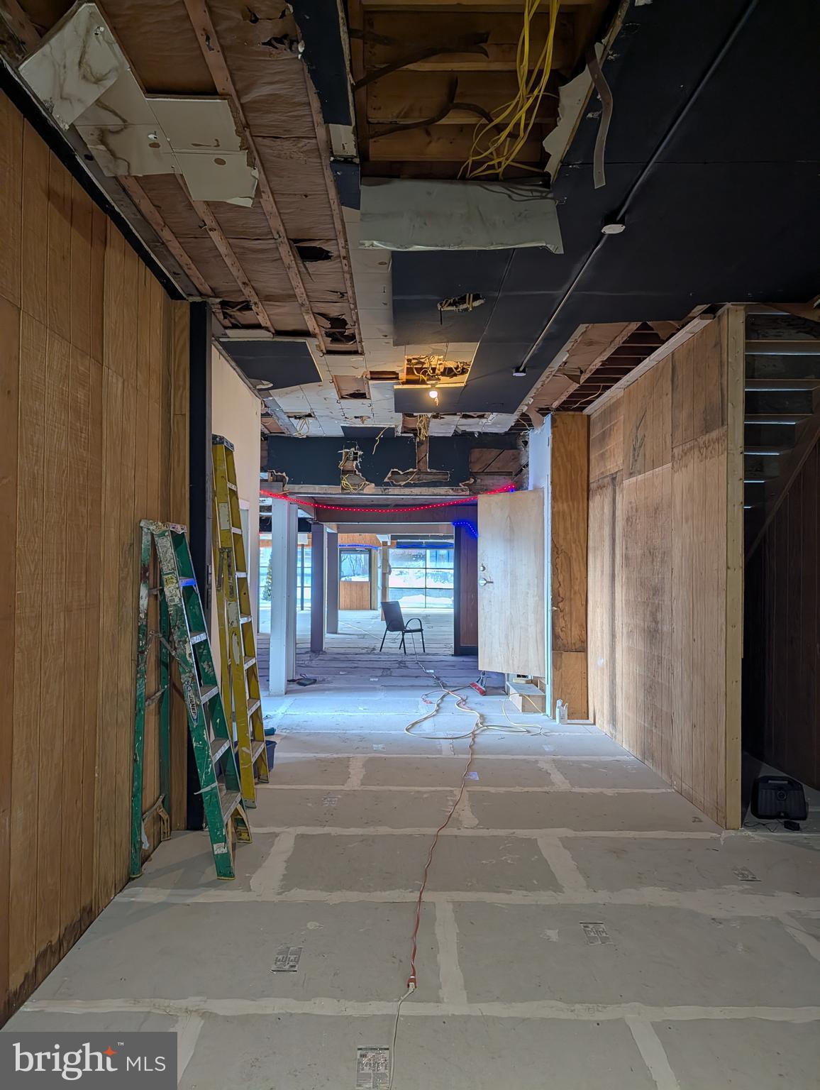 YORKVILLE - Commercial Sale