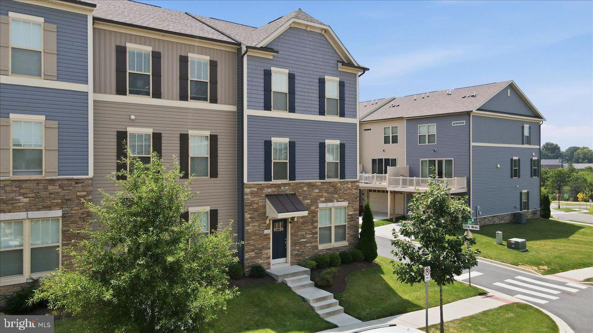 6105 LEMON GRASS LANE