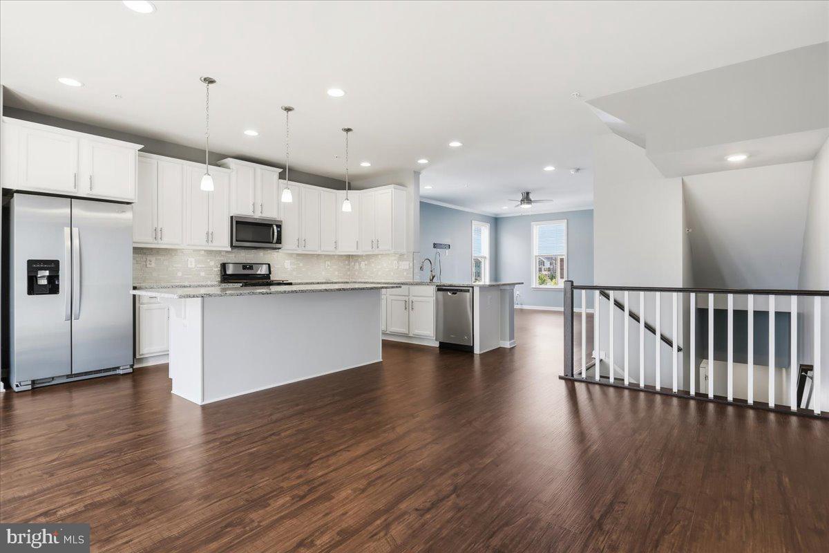 6105 LEMON GRASS LANE