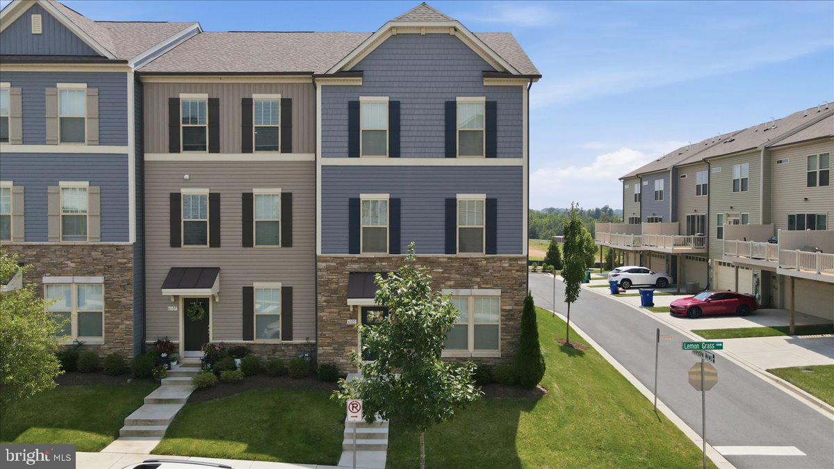 6105 LEMON GRASS LANE