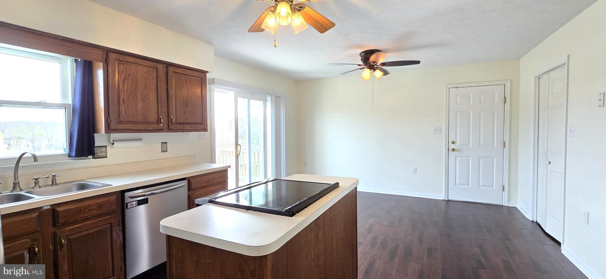 LAKE HOLIDAY ESTATES - Residential