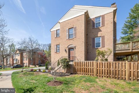 Townhouse For Sale - 7800 Solomon Seal Drive<br/> Fairfax County, SPRINGFIELD, VA 22152
