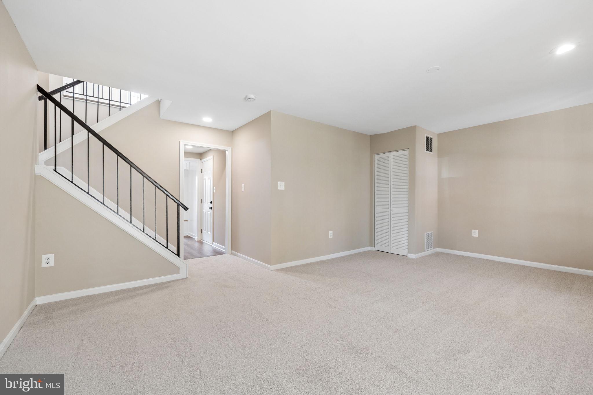 HUNTER VILLAGE - Residential