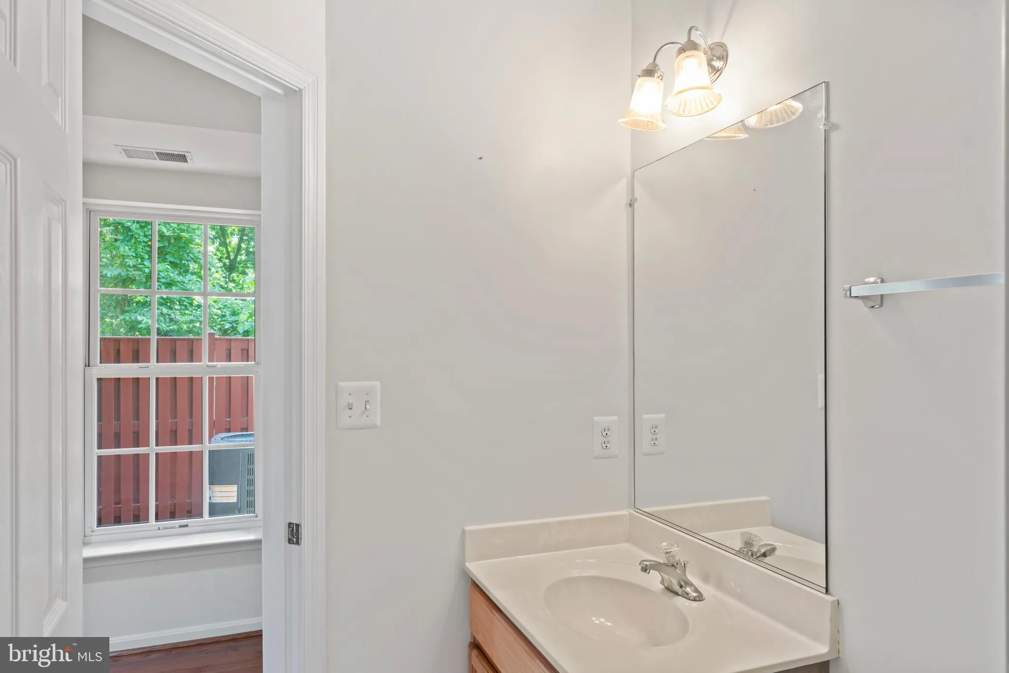Alexandria, Virginia 22306, United States, 3 Bedrooms Bedrooms, ,4 BathroomsBathrooms,Residential,Active,166177