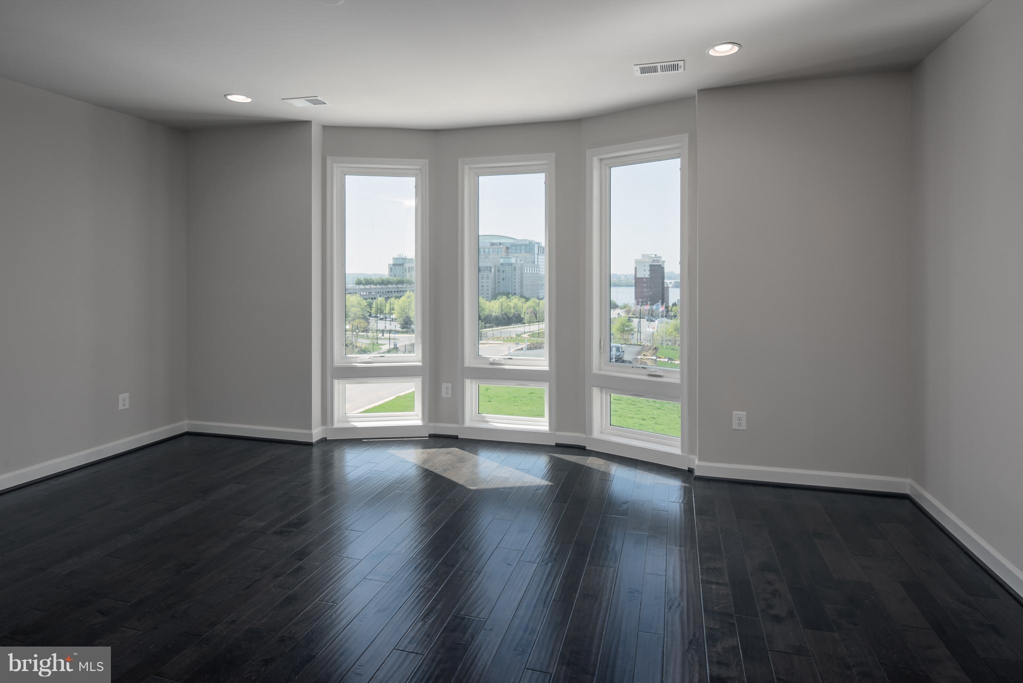 POTOMAC OVERLOOK - Residential