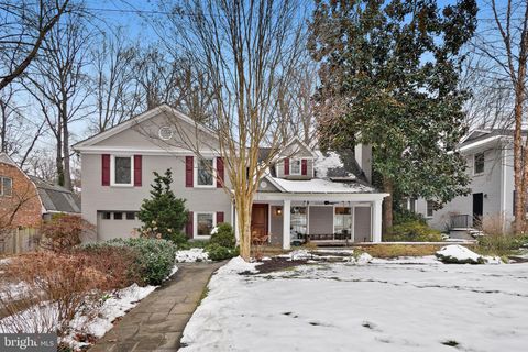 Photo of 7711 Winterberry Place, Bethesda, MD 20817 (MLS # MDMC2118170)
