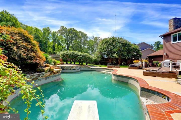 9 RED MAPLE COURT