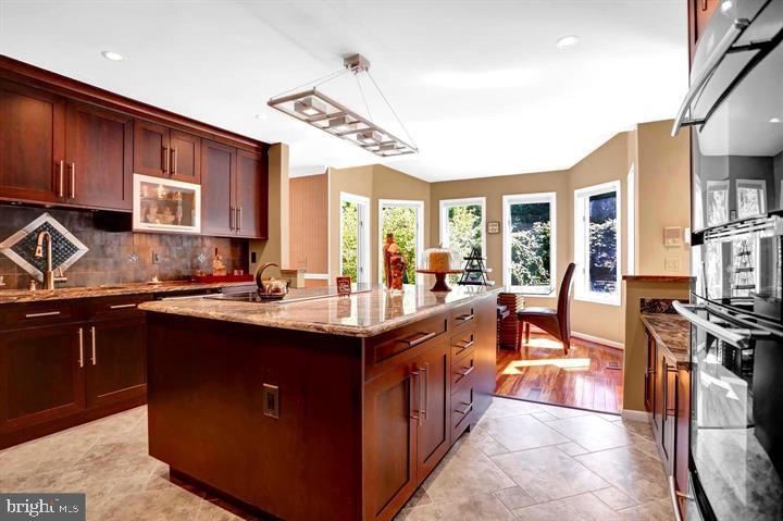 9 RED MAPLE COURT