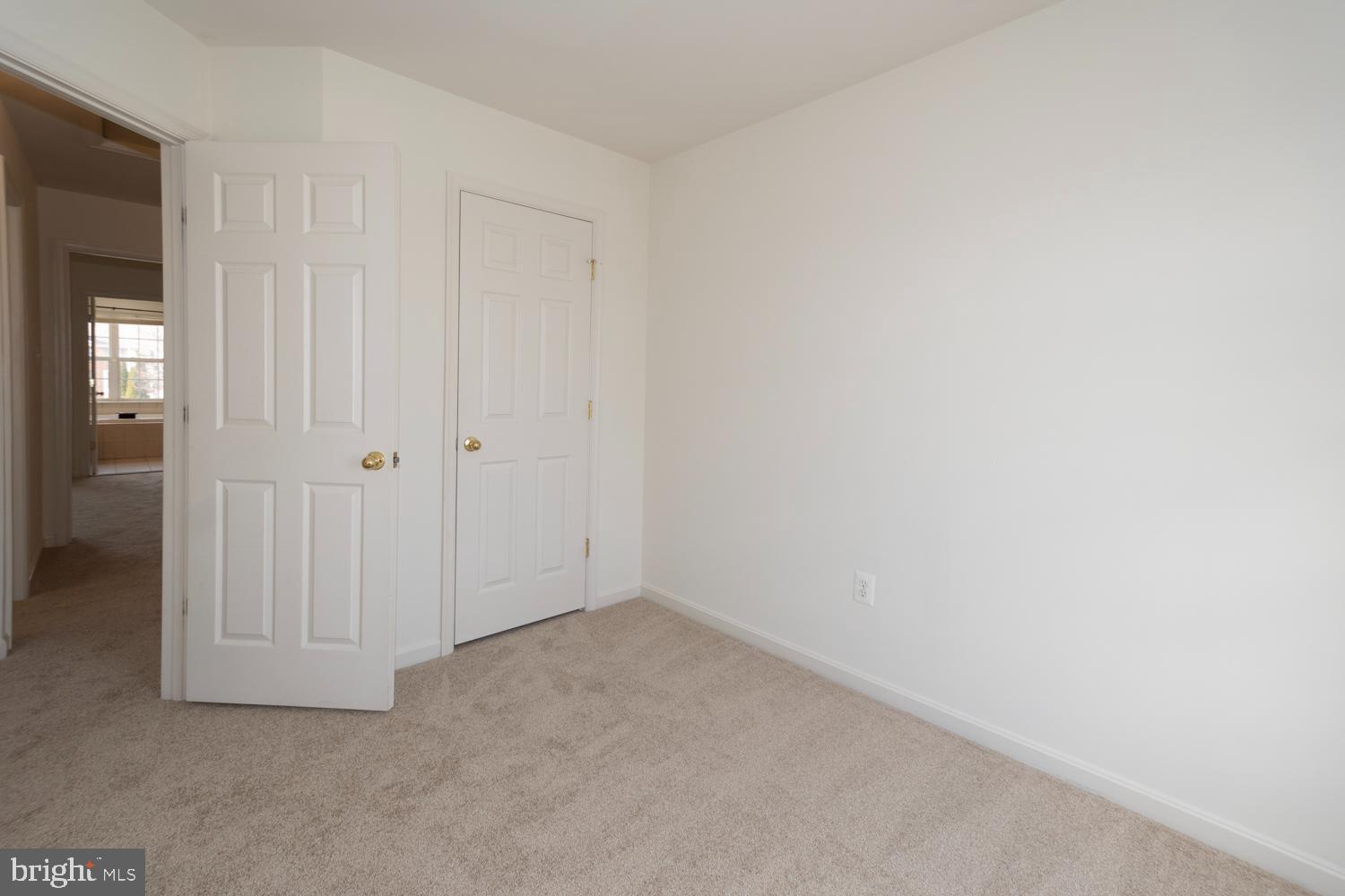 NORTH CROSSING - Residential Lease