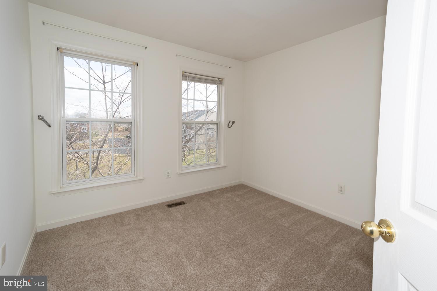 NORTH CROSSING - Residential Lease