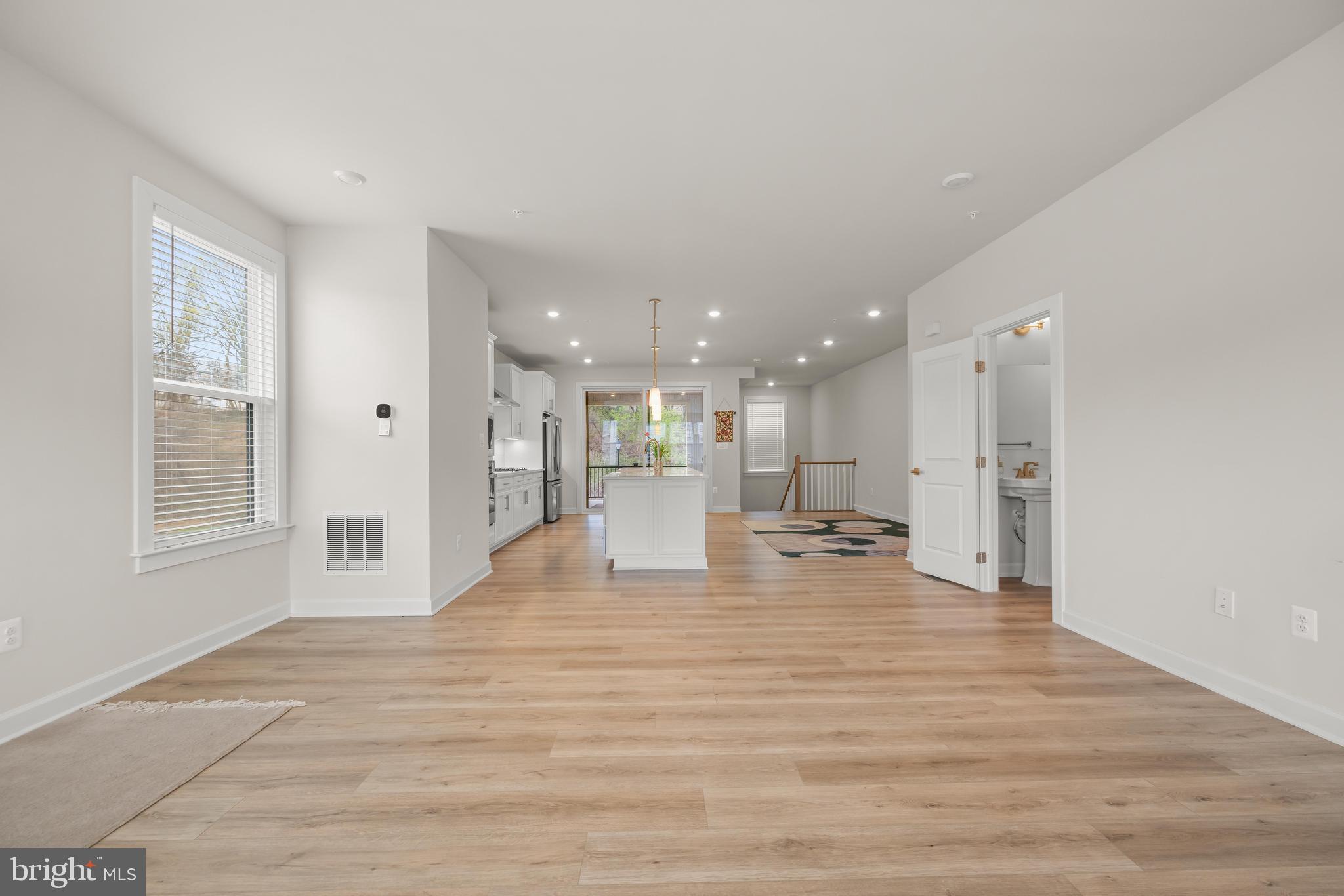 HUNT VALLEY - Residential Lease