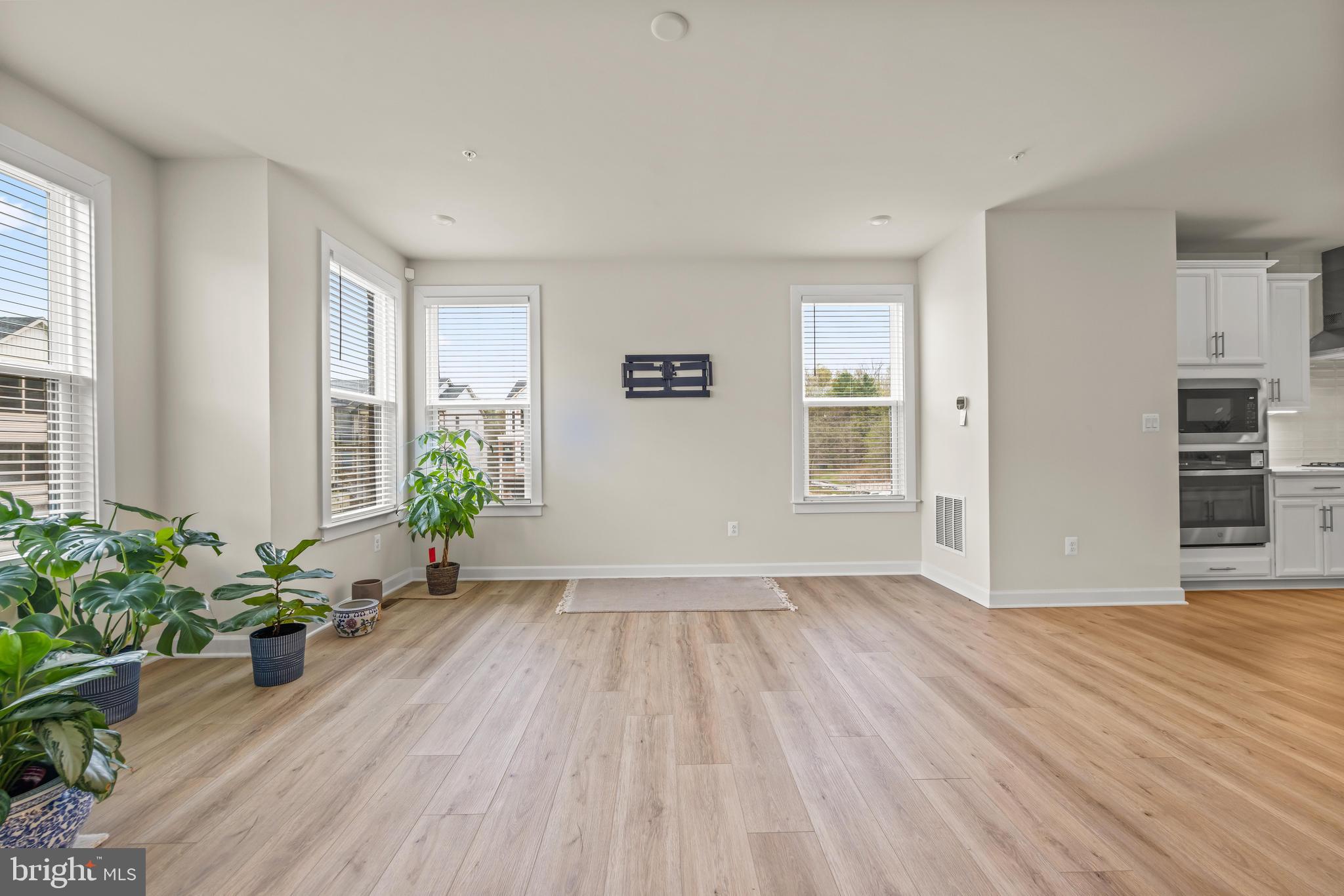 HUNT VALLEY - Residential Lease