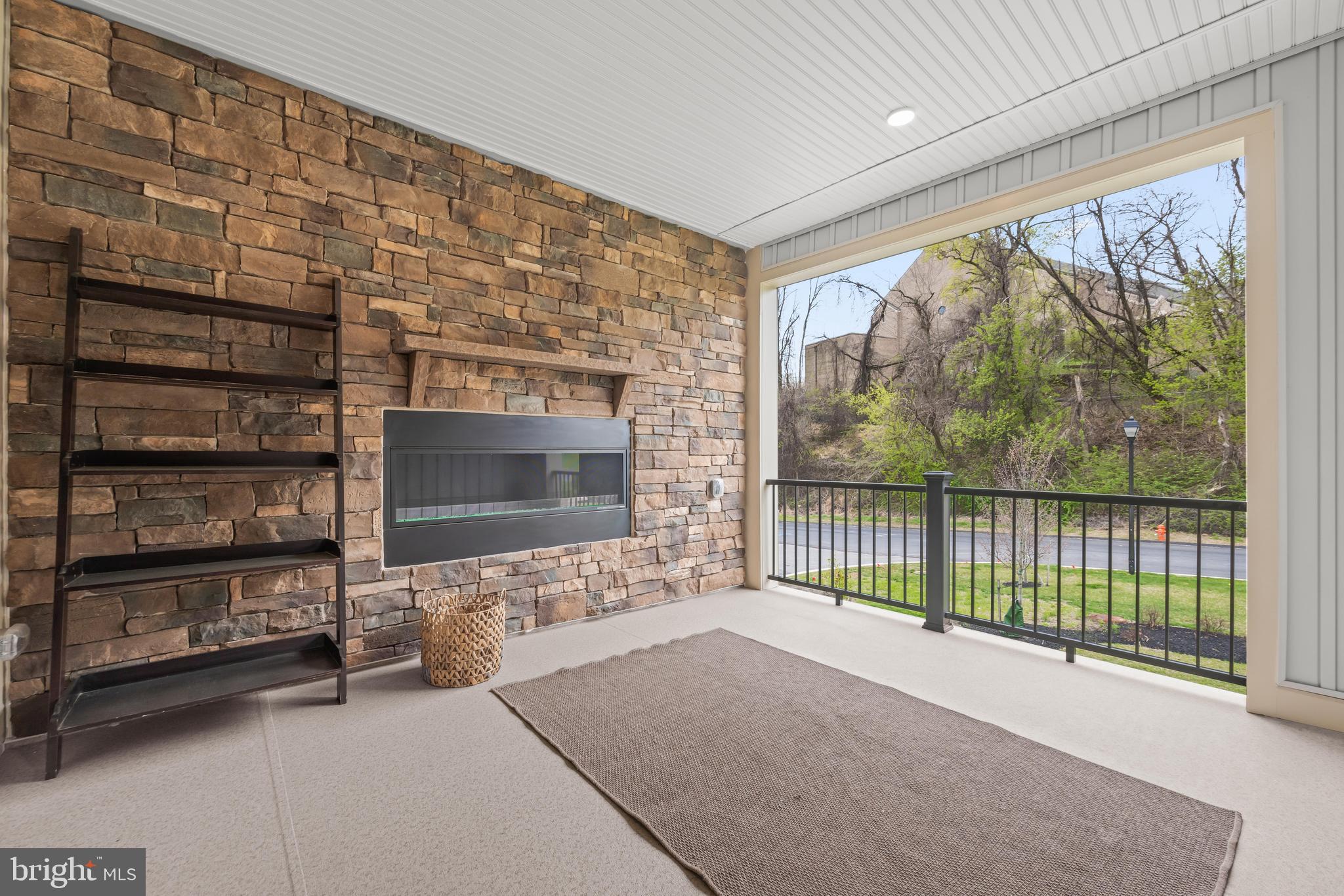 HUNT VALLEY - Residential Lease