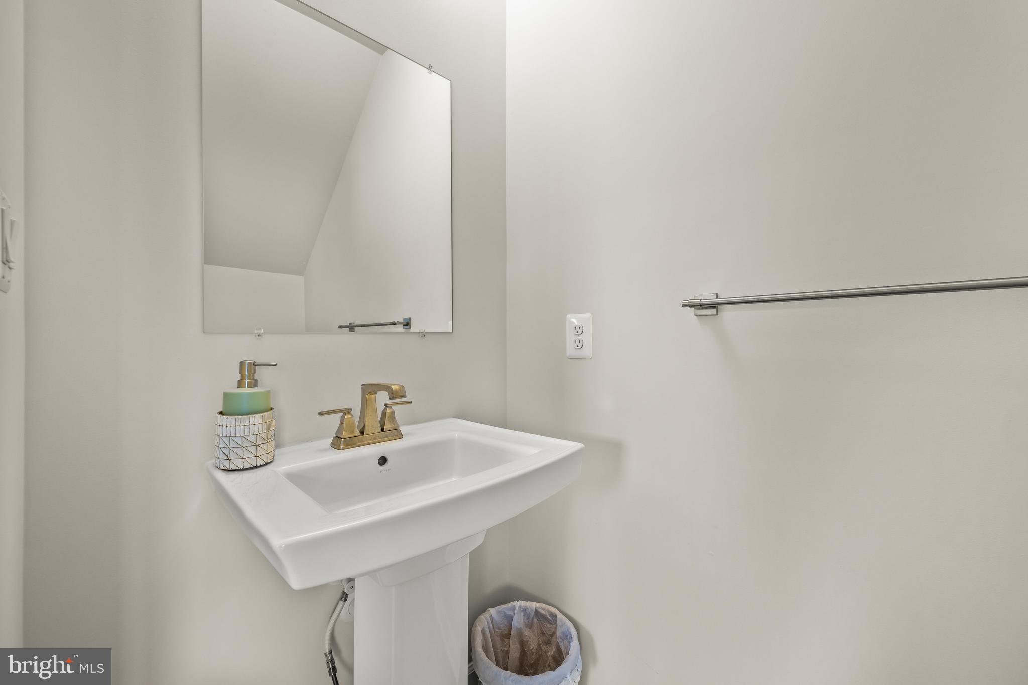 HUNT VALLEY - Residential Lease