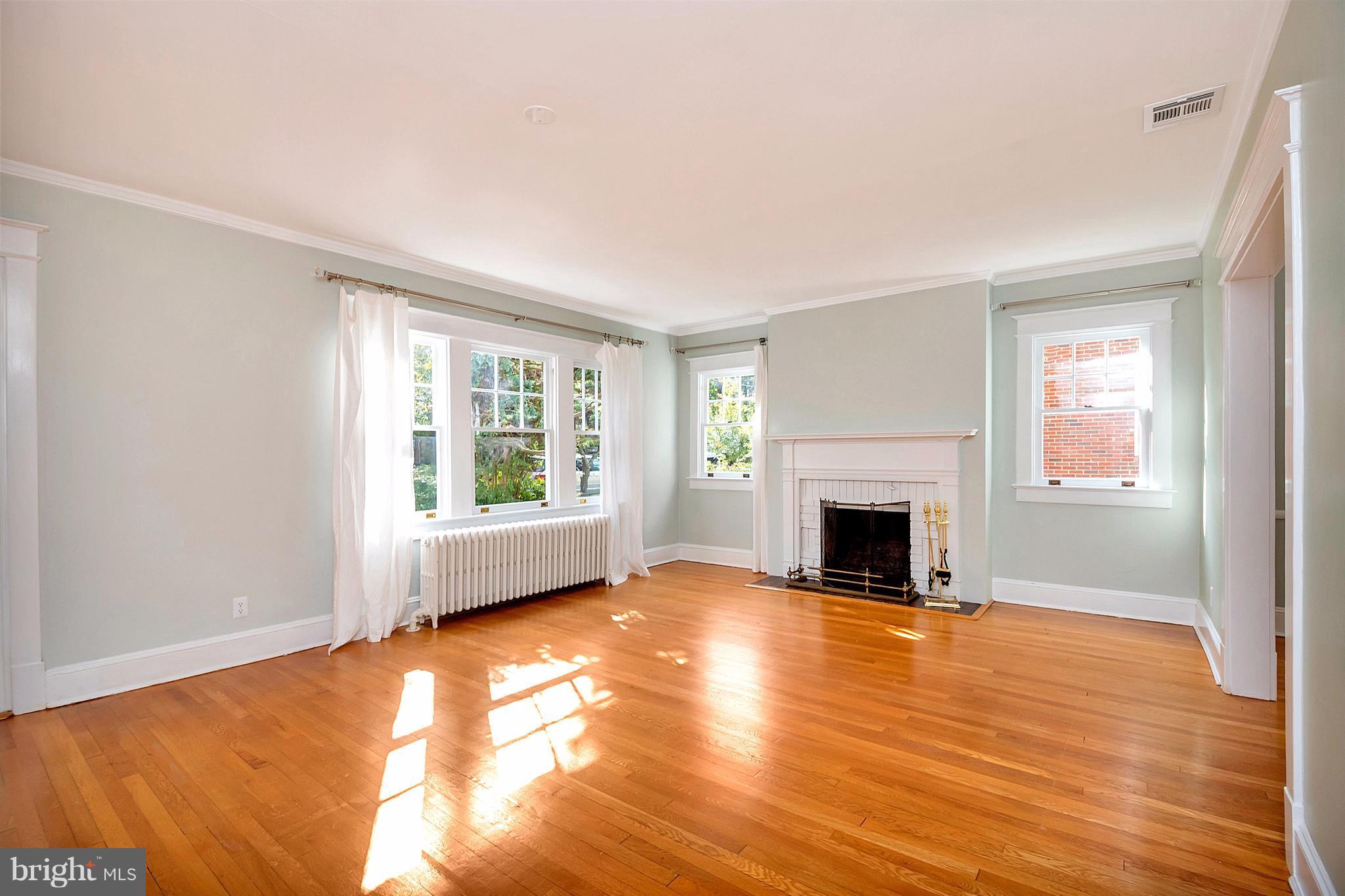 BEVERLY HILLS - Residential Lease