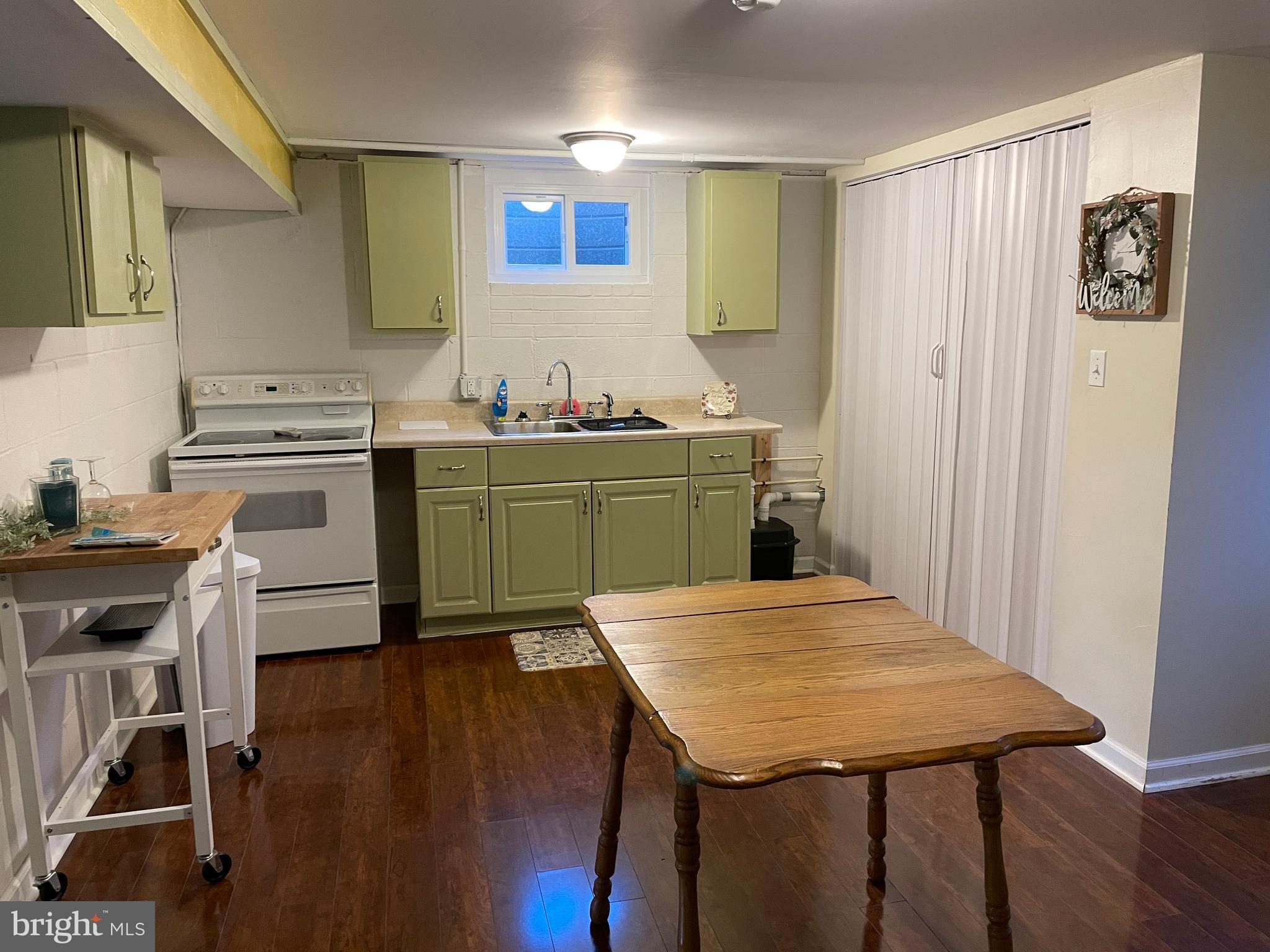 MAPLE CREST - Residential Lease