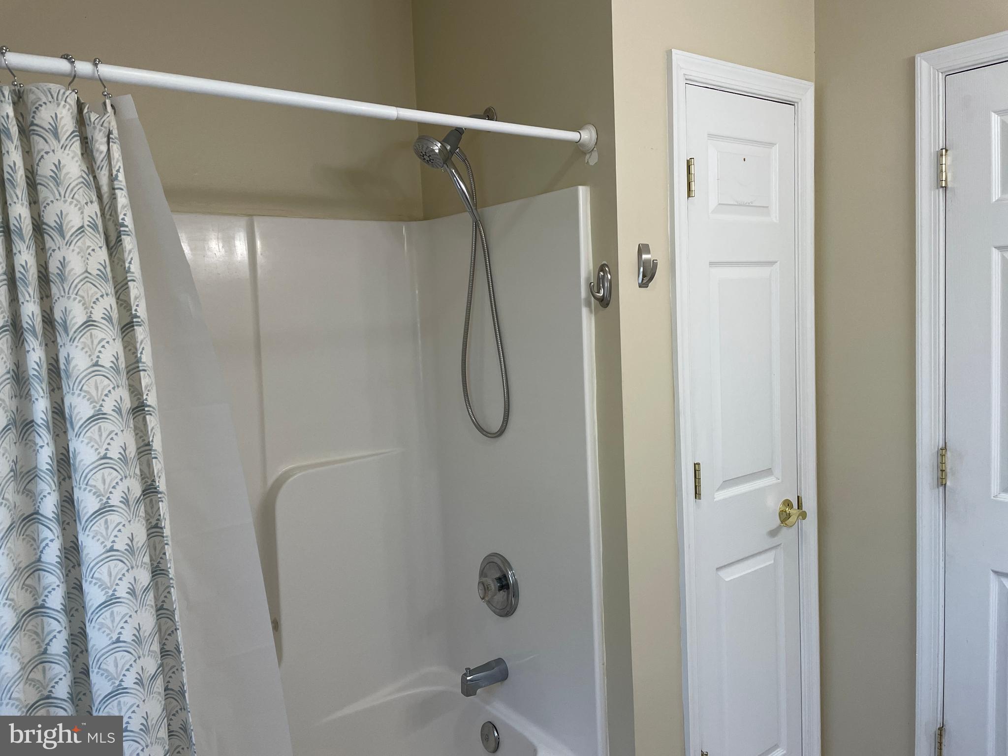 MAPLE CREST - Residential Lease