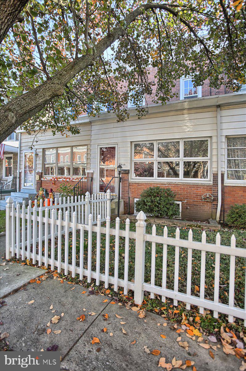 ROXBOROUGH - Residential
