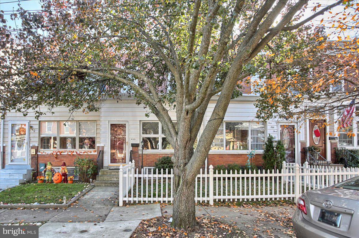 ROXBOROUGH - Residential