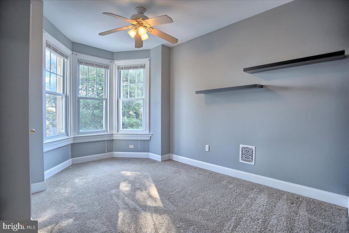 ROXBOROUGH - Residential