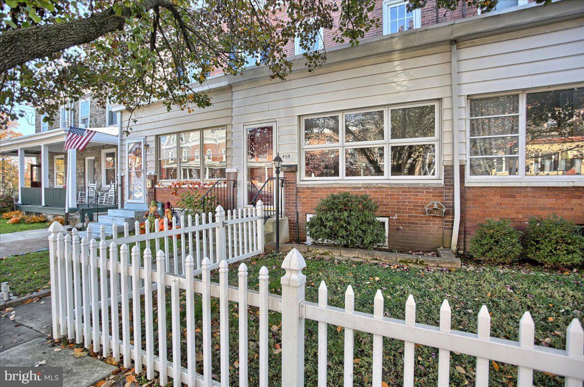 ROXBOROUGH - Residential