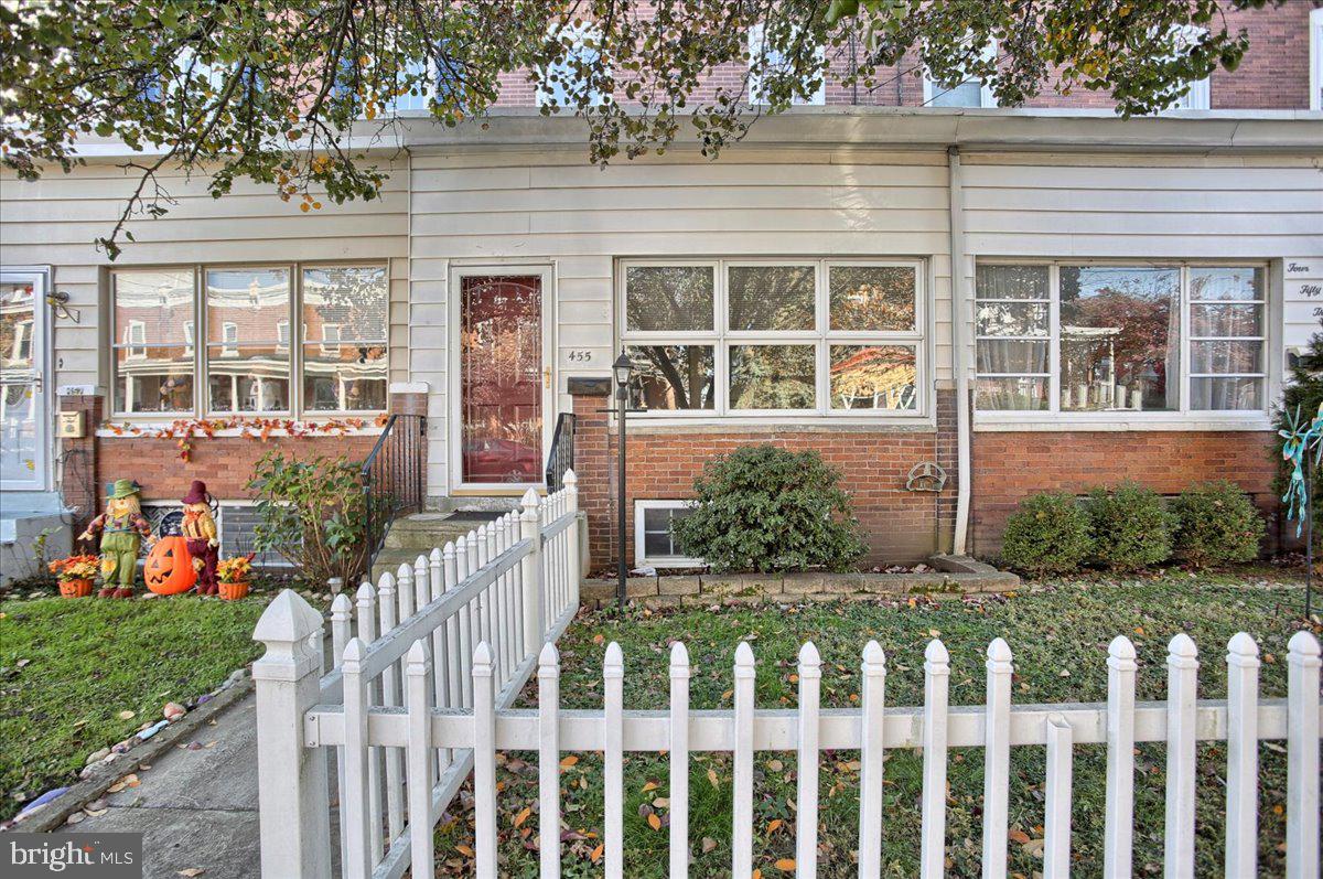 ROXBOROUGH - Residential
