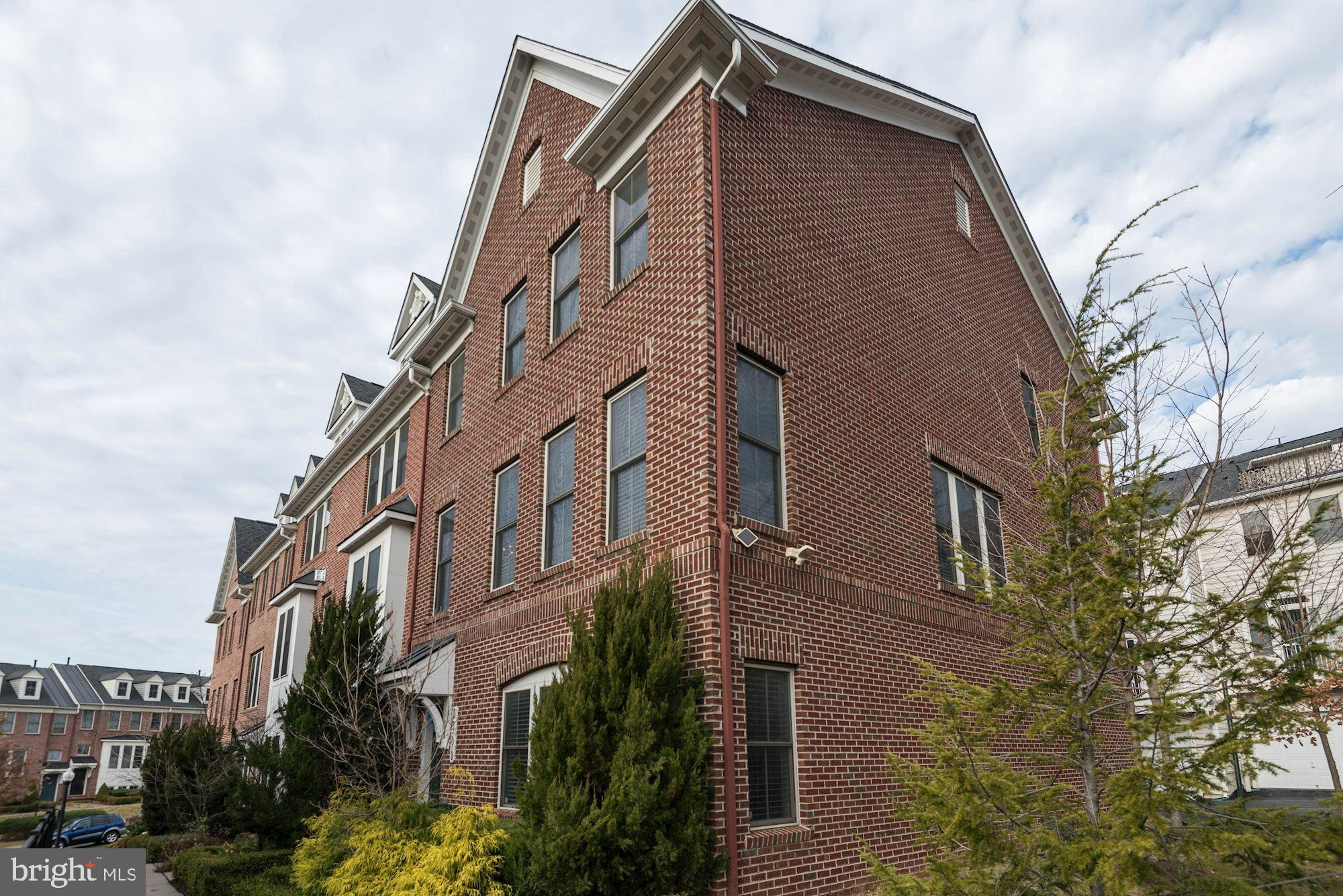 SHIRLINGTON CREST - Residential Lease