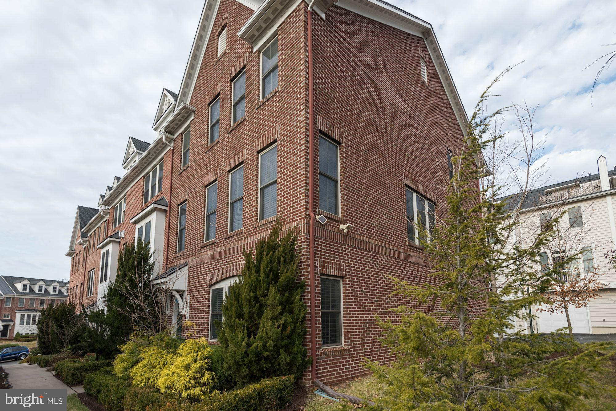 SHIRLINGTON CREST - Residential Lease