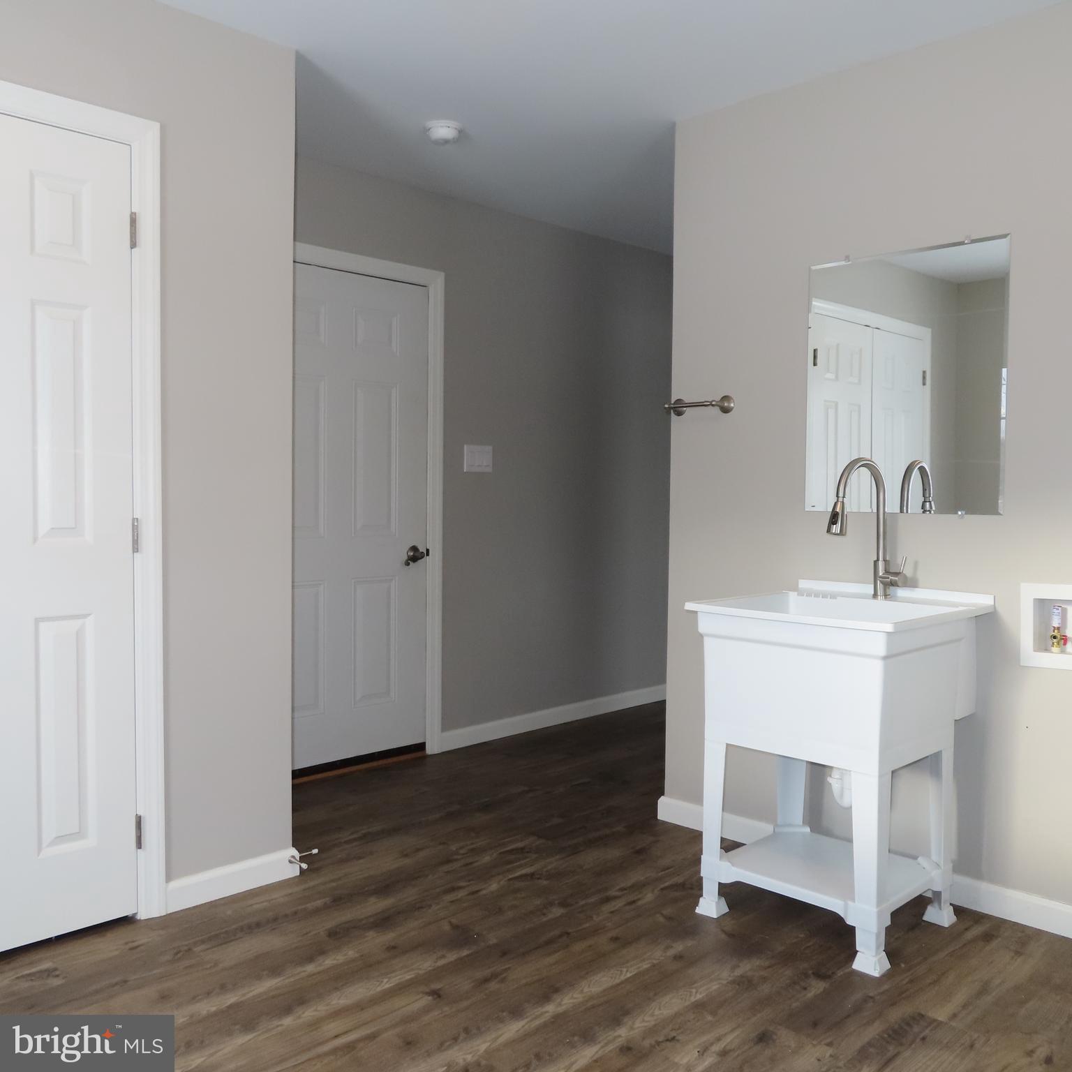 ROLLING ROAD FARM - Residential Lease