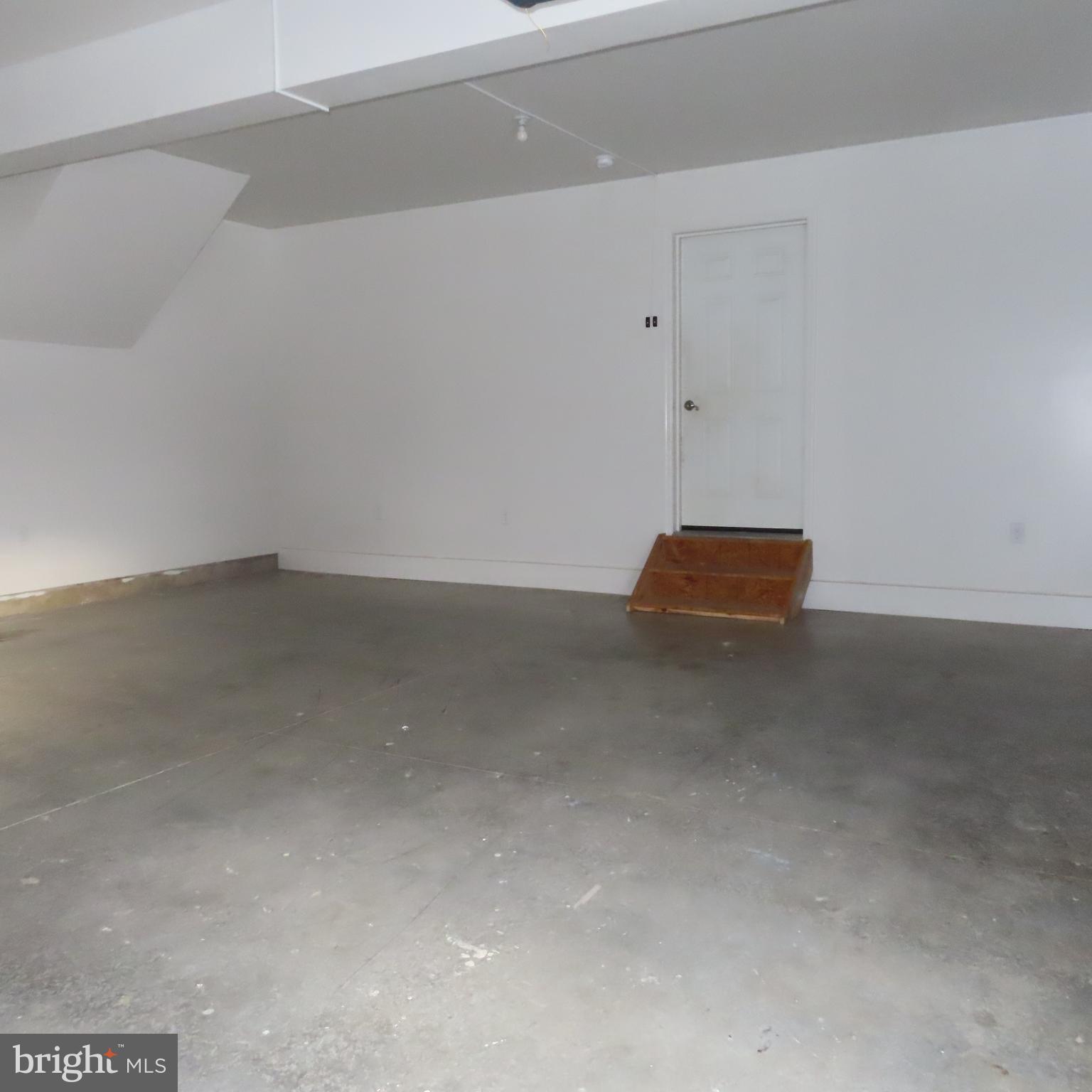 ROLLING ROAD FARM - Residential Lease