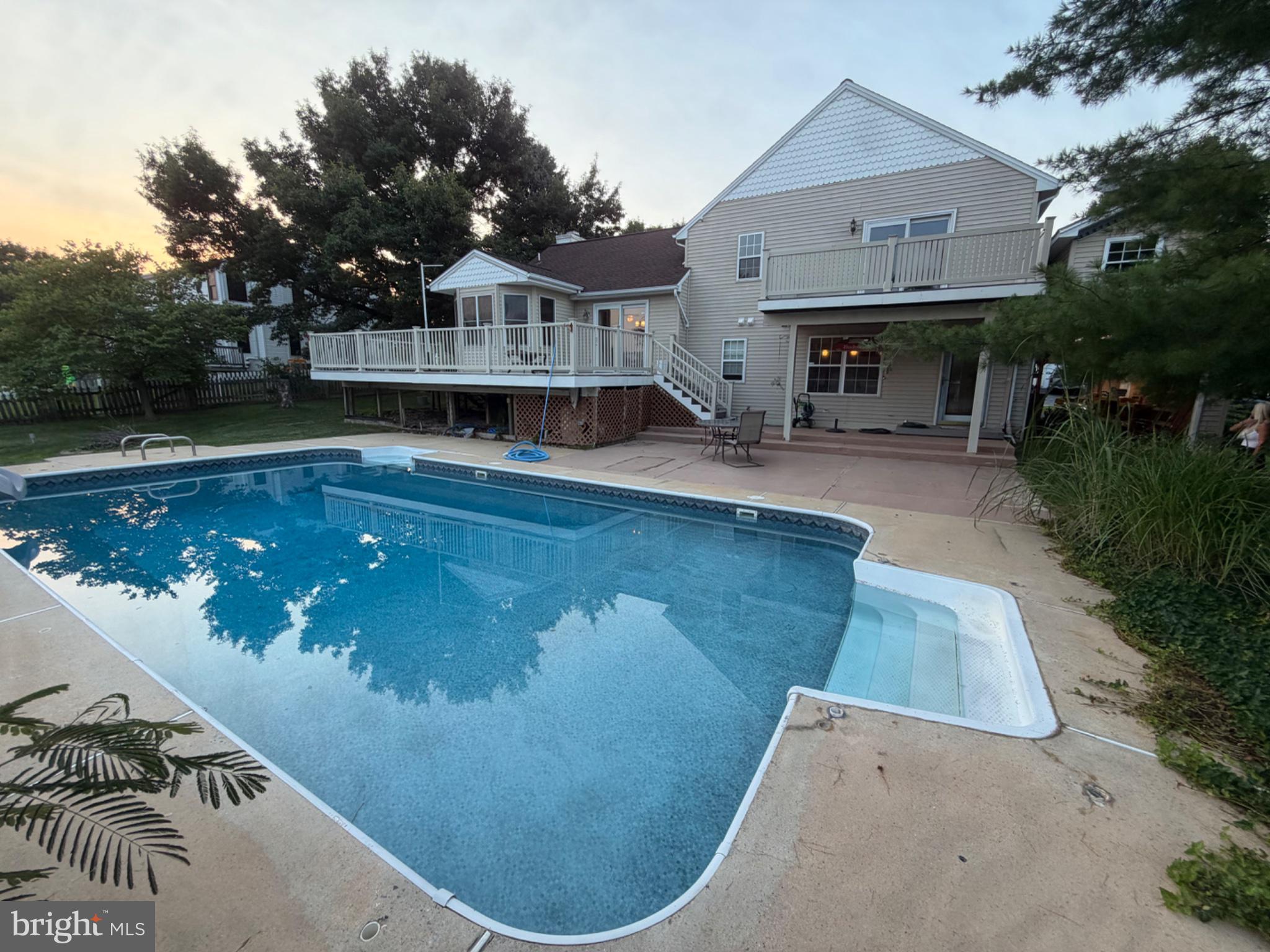 33 BROOK HOLLOW AVENUE