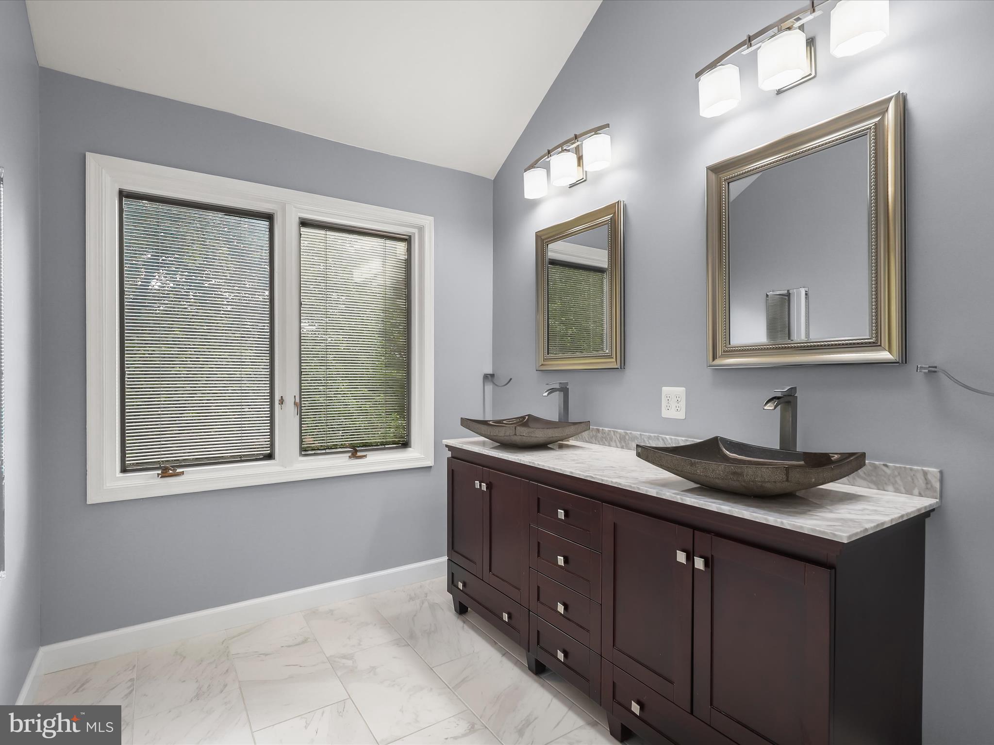 SUMMIT CHASE - Residential