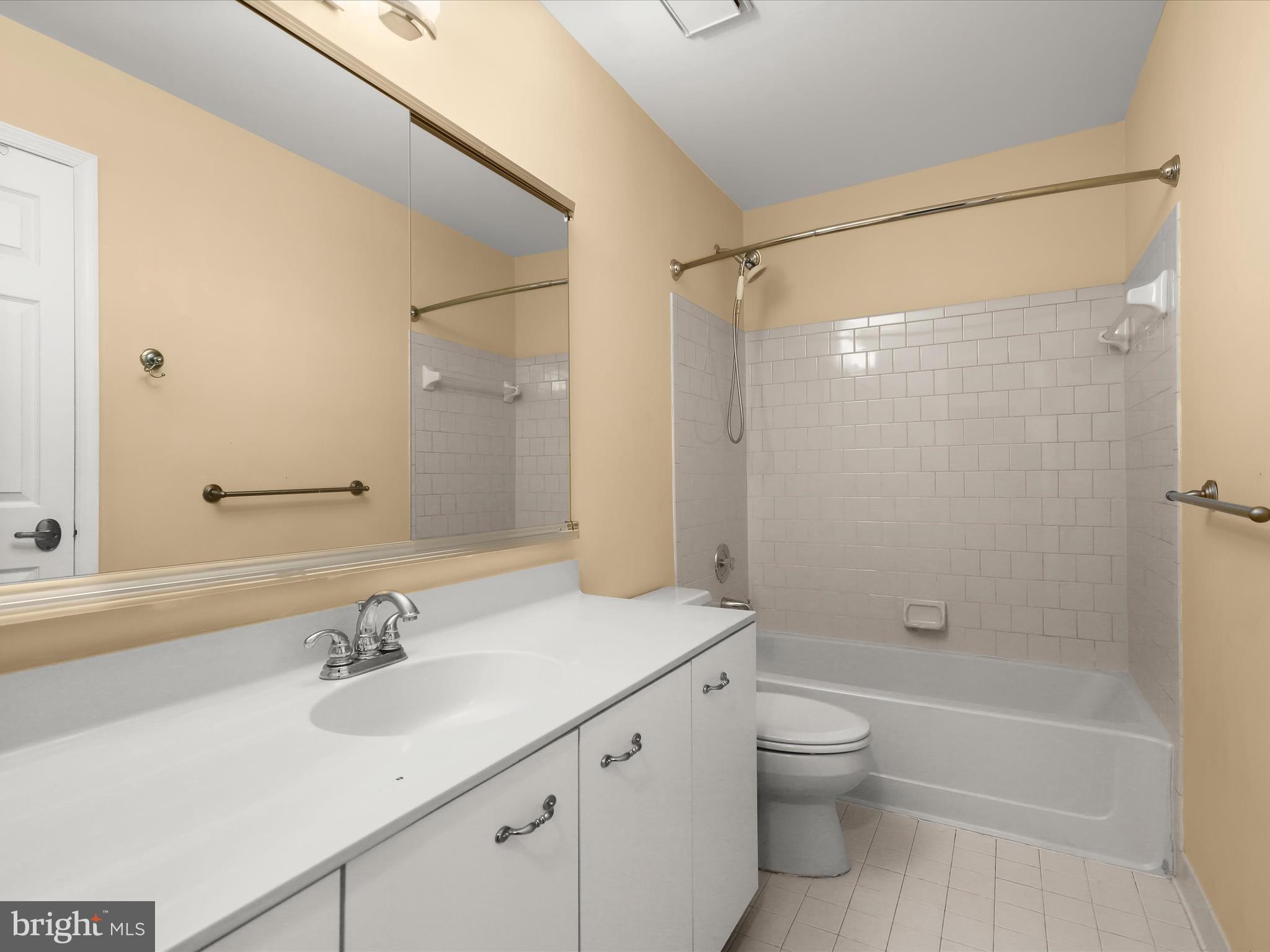 SUMMIT CHASE - Residential