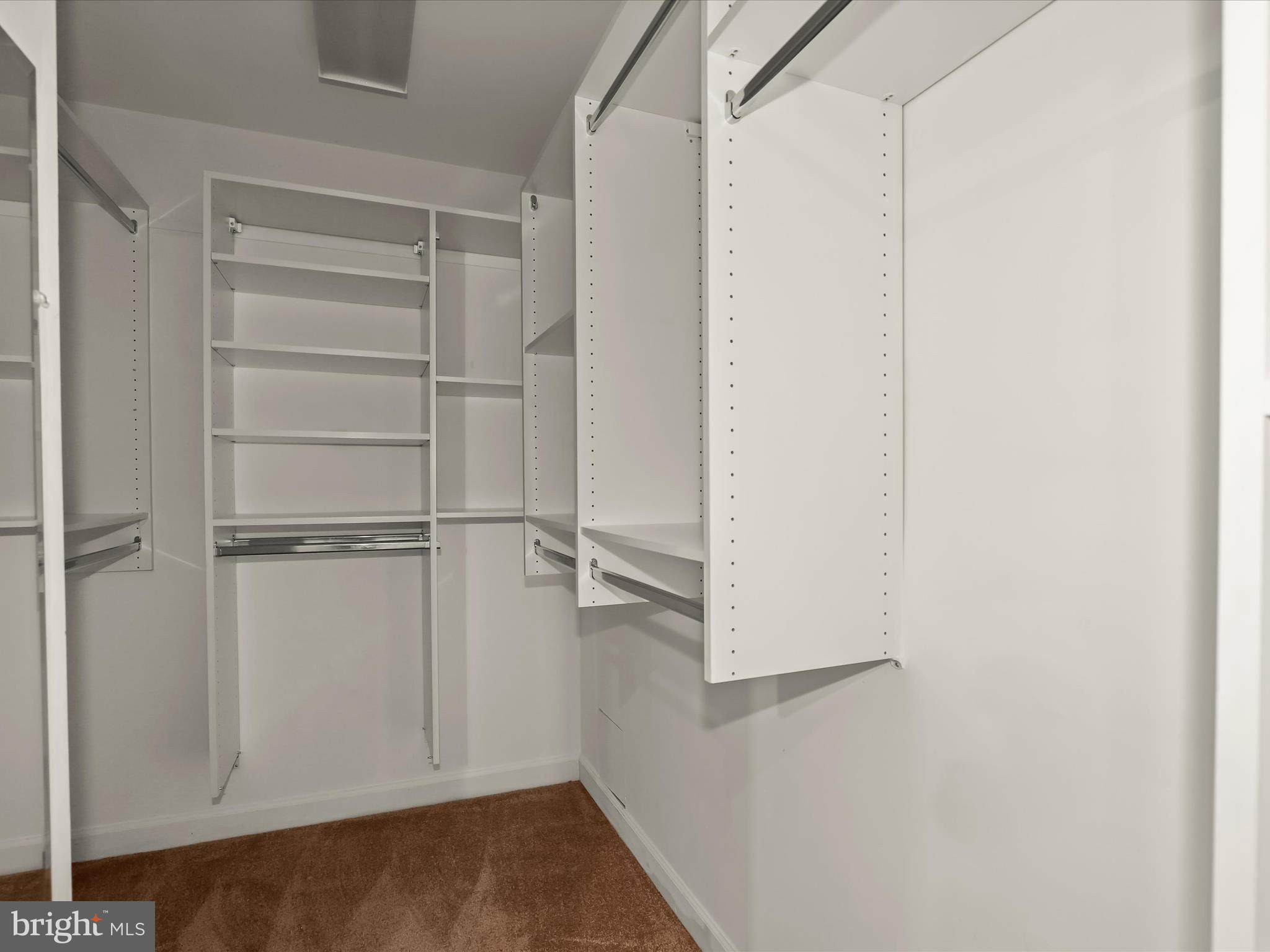 SUMMIT CHASE - Residential