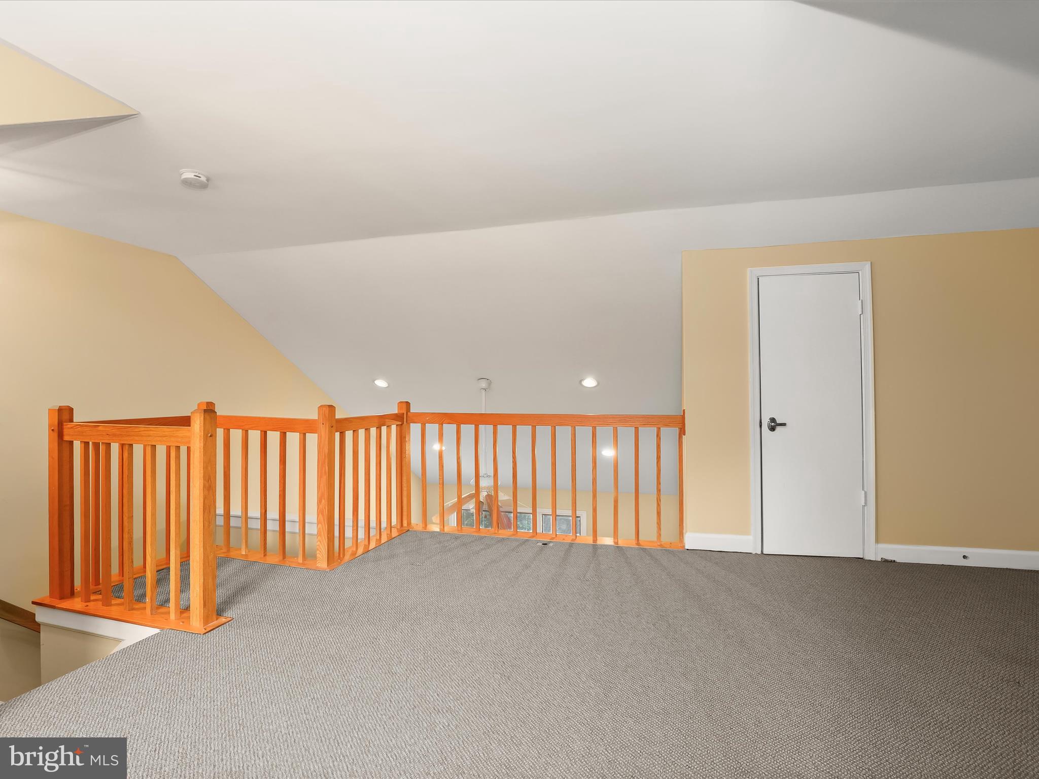 SUMMIT CHASE - Residential