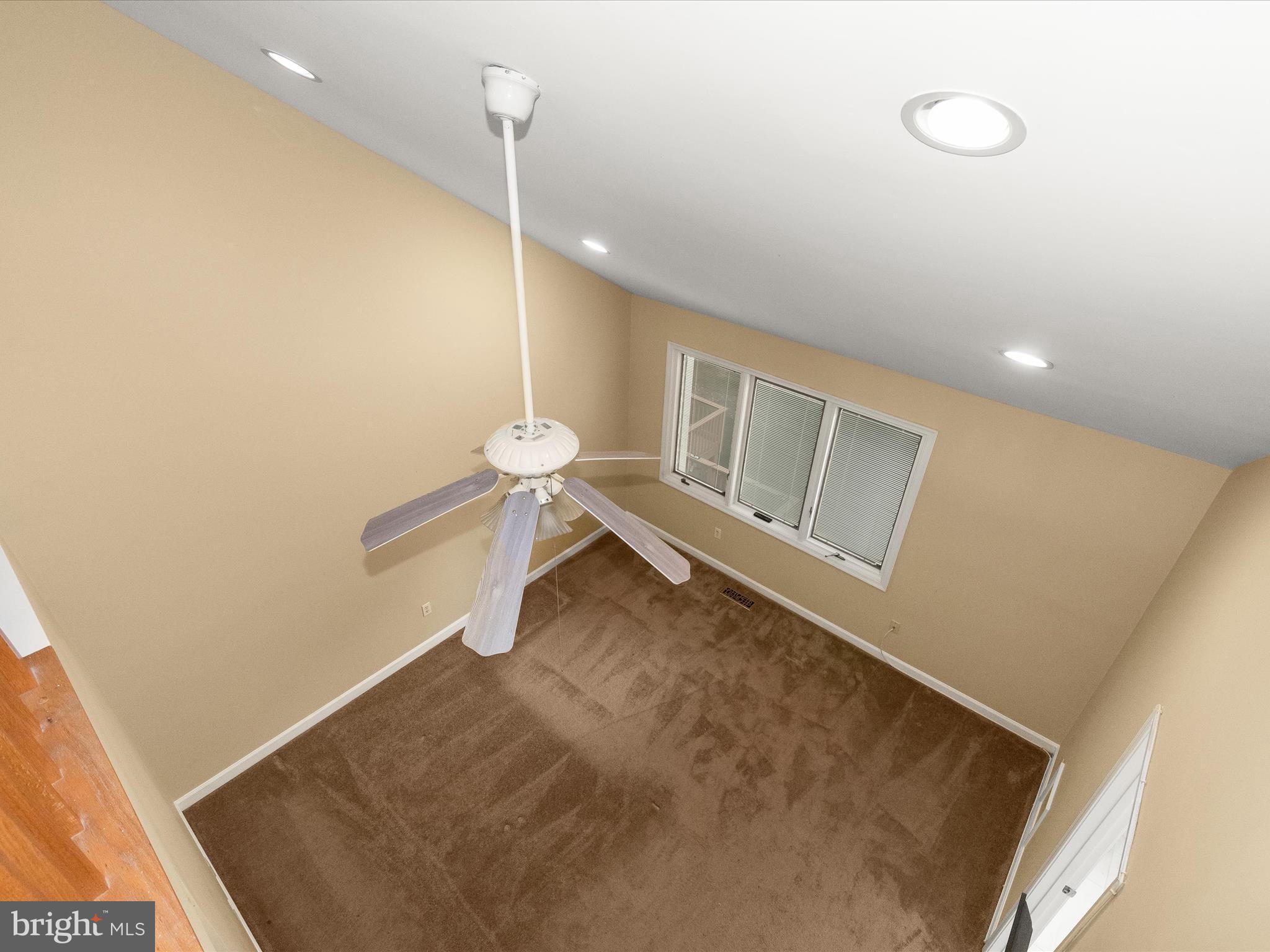 SUMMIT CHASE - Residential