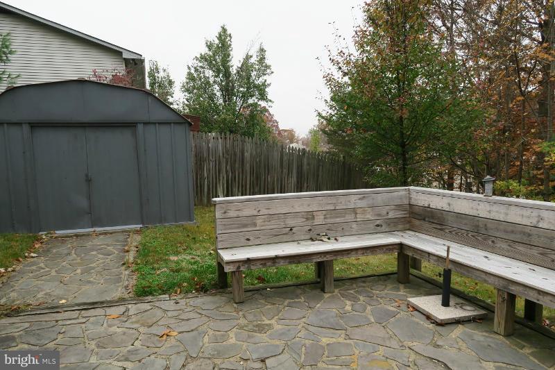 KNOLLS OF DUMFRIES - Residential Lease