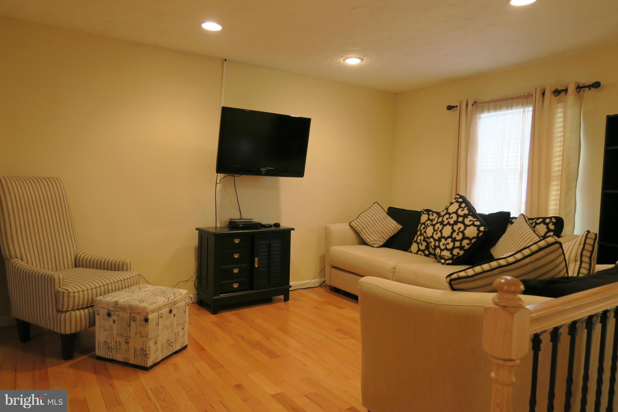 KNOLLS OF DUMFRIES - Residential Lease