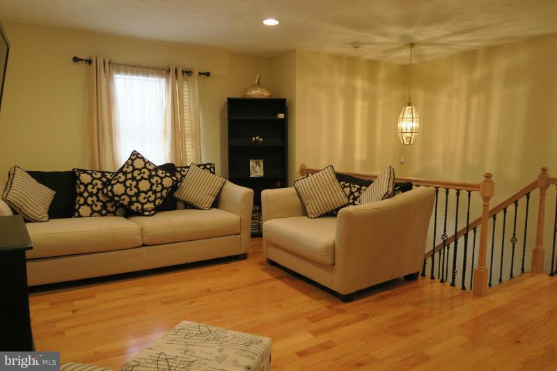 KNOLLS OF DUMFRIES - Residential Lease