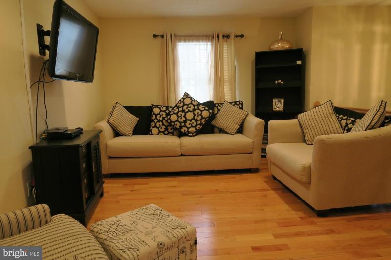 KNOLLS OF DUMFRIES - Residential Lease