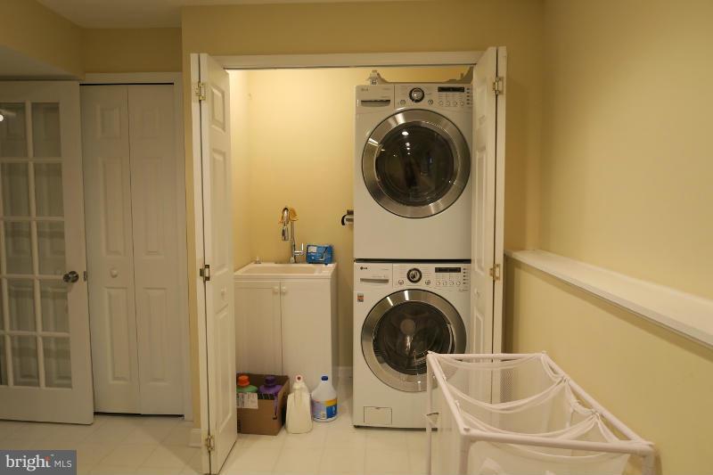 KNOLLS OF DUMFRIES - Residential Lease