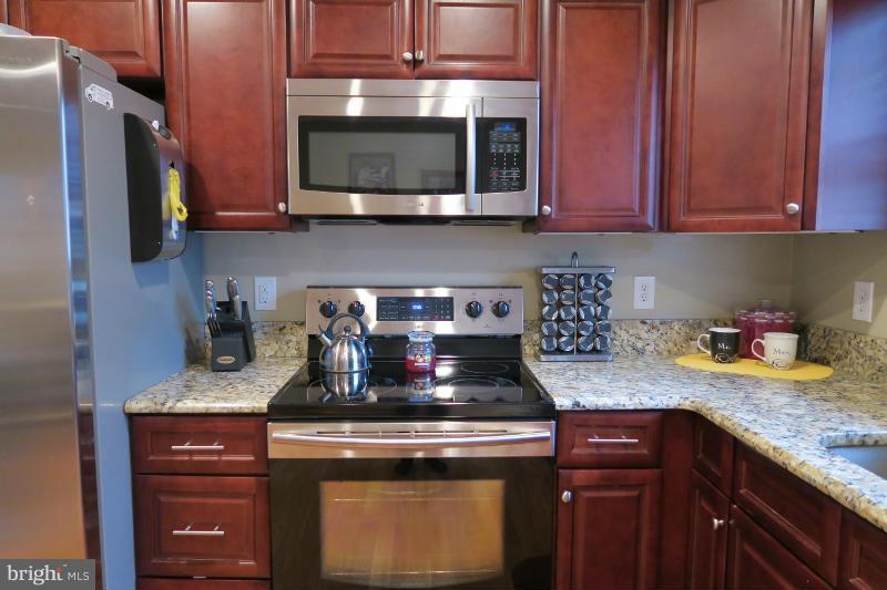 KNOLLS OF DUMFRIES - Residential Lease