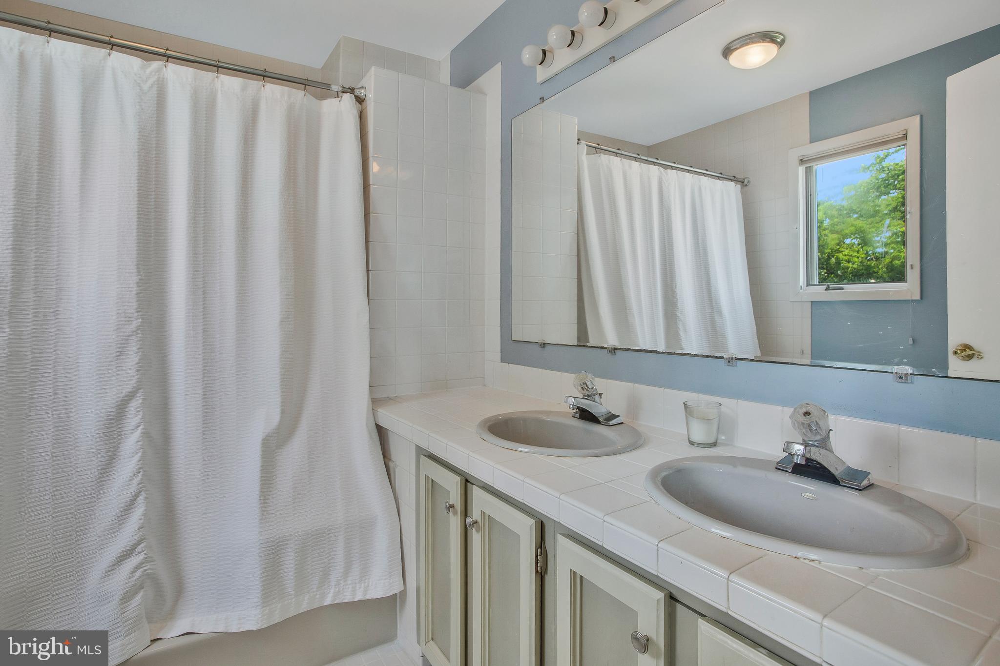 ARUNDEL ON THE BAY - Residential