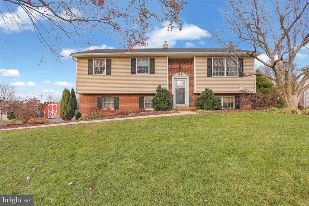 Photo of 2447 ELLENDALE DR, LANCASTER, PA 17602 (MLS # PALA2028302)
