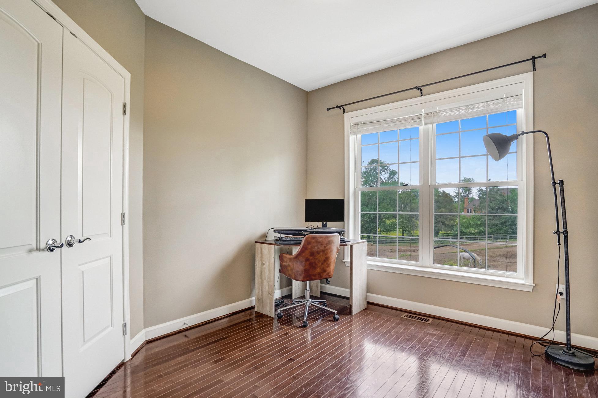 BURGUNDY FARM - Residential