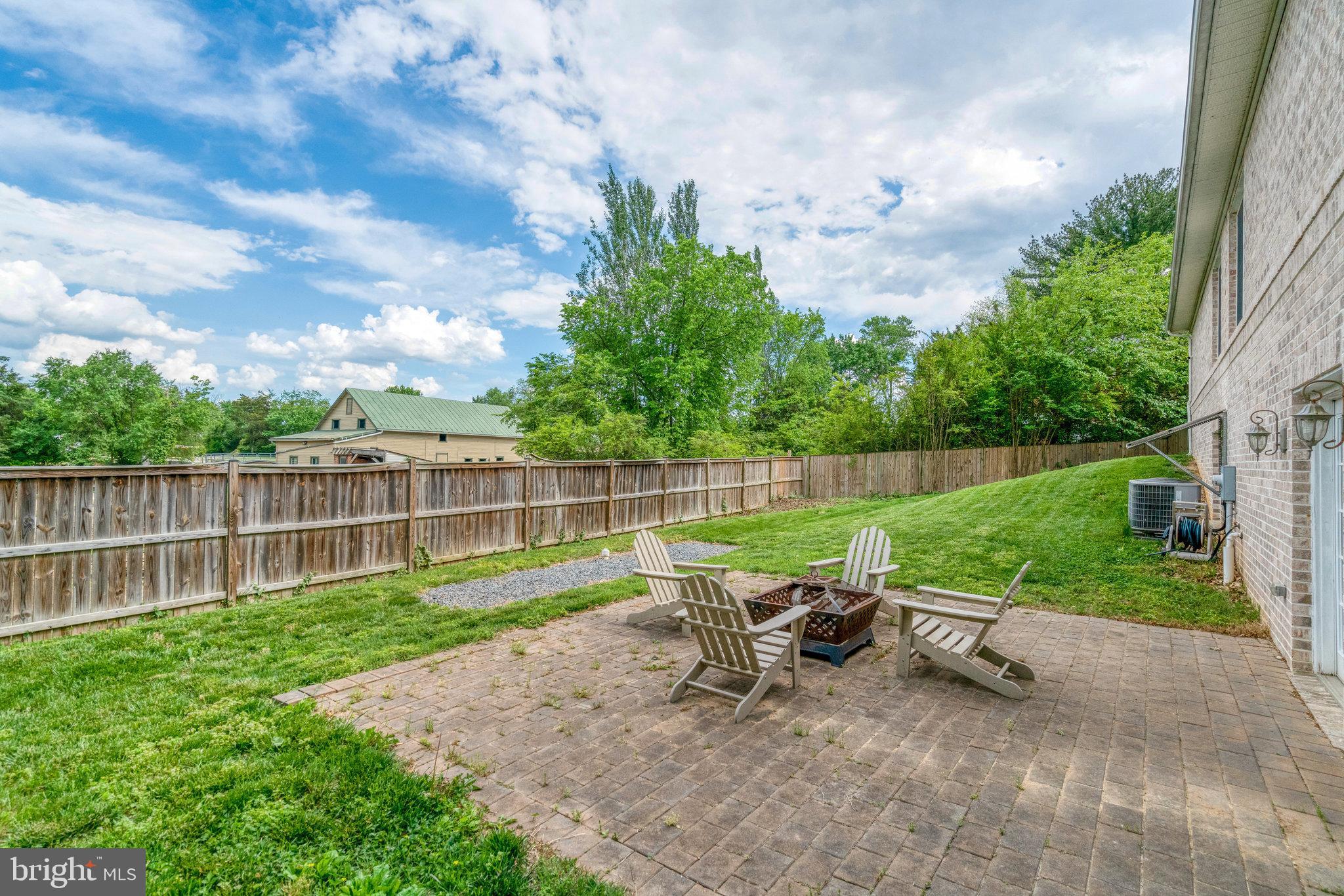 BURGUNDY FARM - Residential