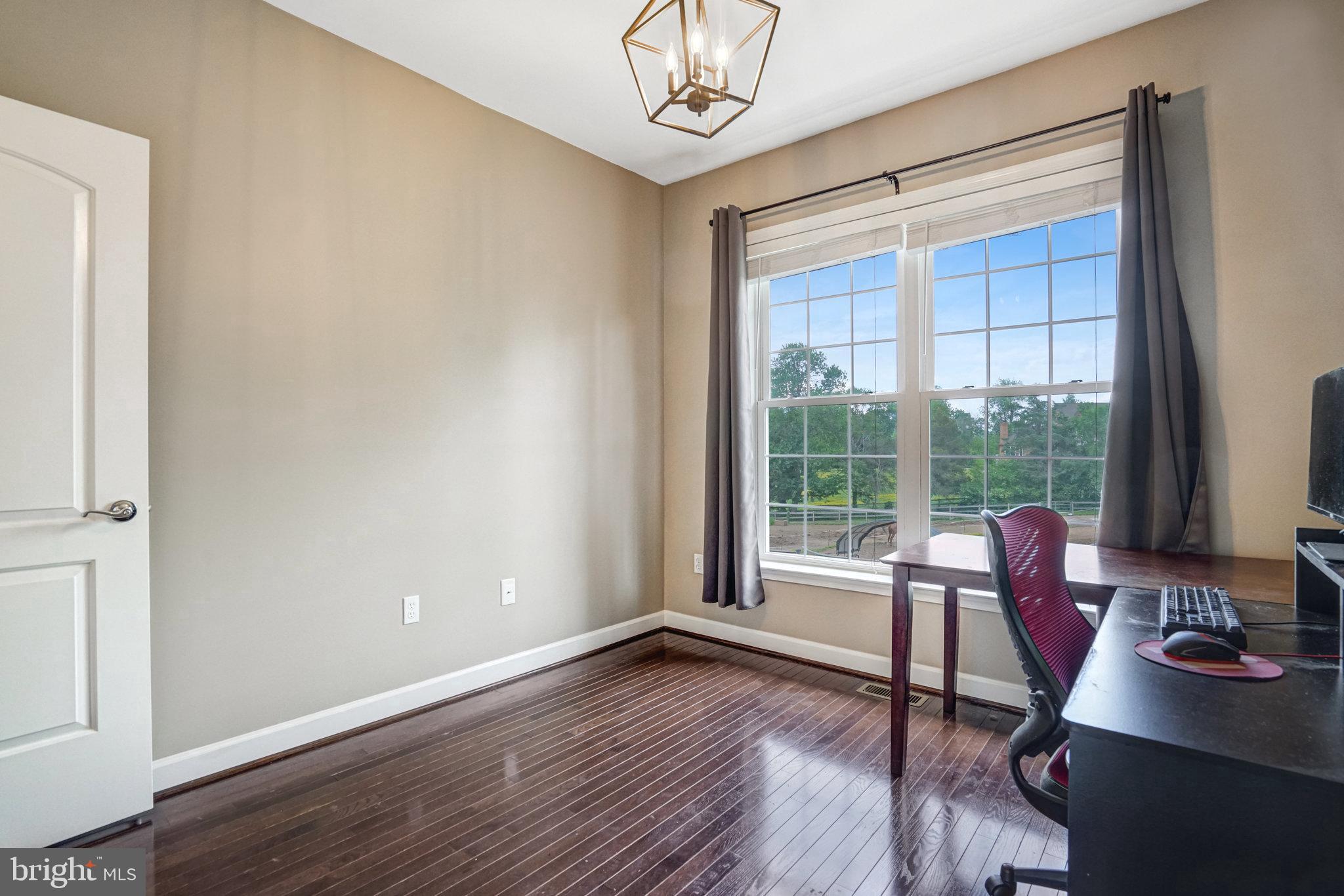 BURGUNDY FARM - Residential