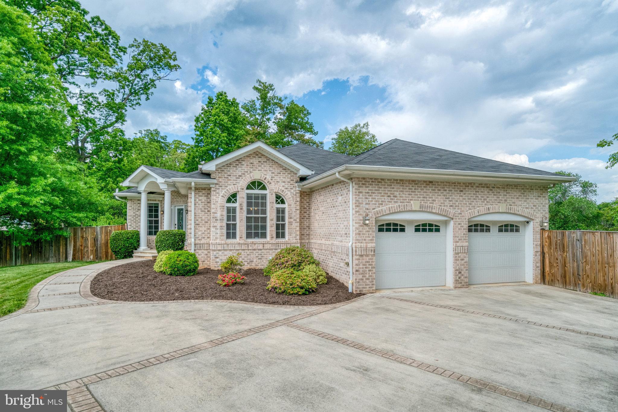 BURGUNDY FARM - Residential