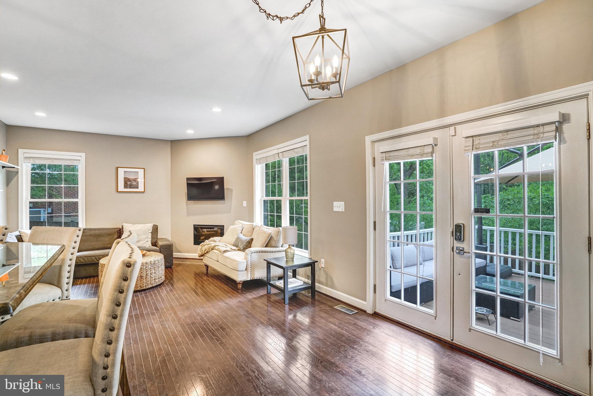 BURGUNDY FARM - Residential